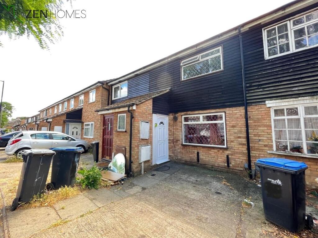 2-bed terraced on Wellington Avenue, London, £400,000