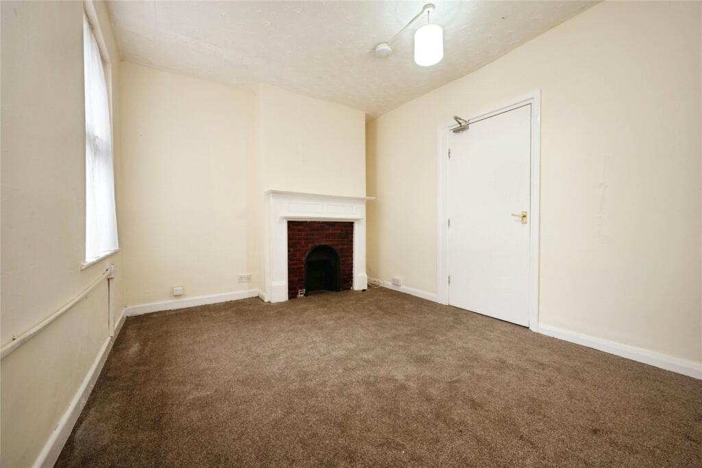 House in Luton - View 5