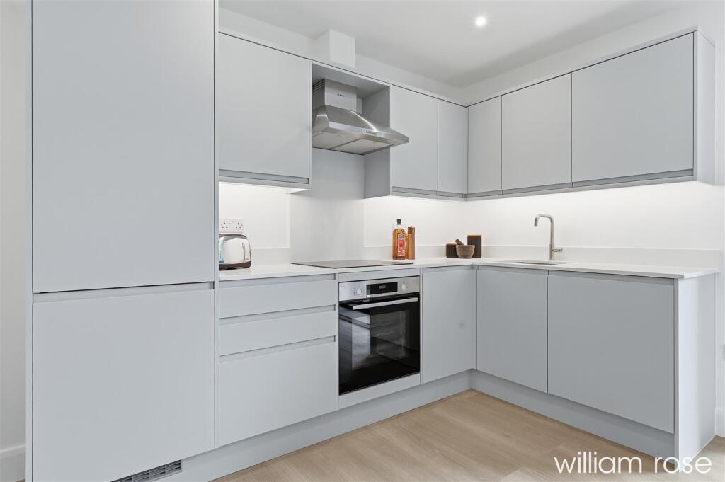 Apartment in Ilford - View 4
