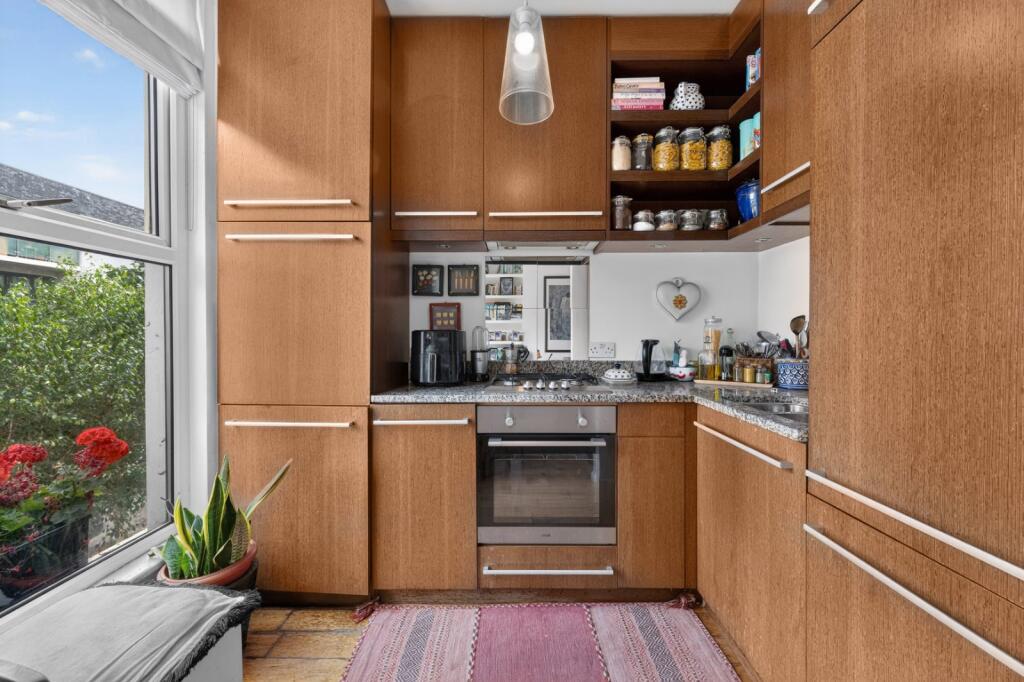 Apartment in London, Queen's Park - View 2