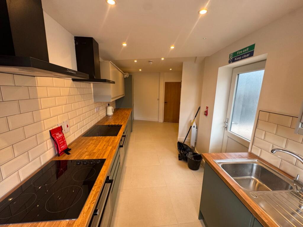 House in Walsall, West Midlands - View 3