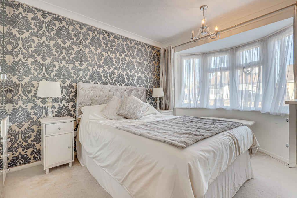 Clifton Avenue, Benfleet, SS7 photo 4