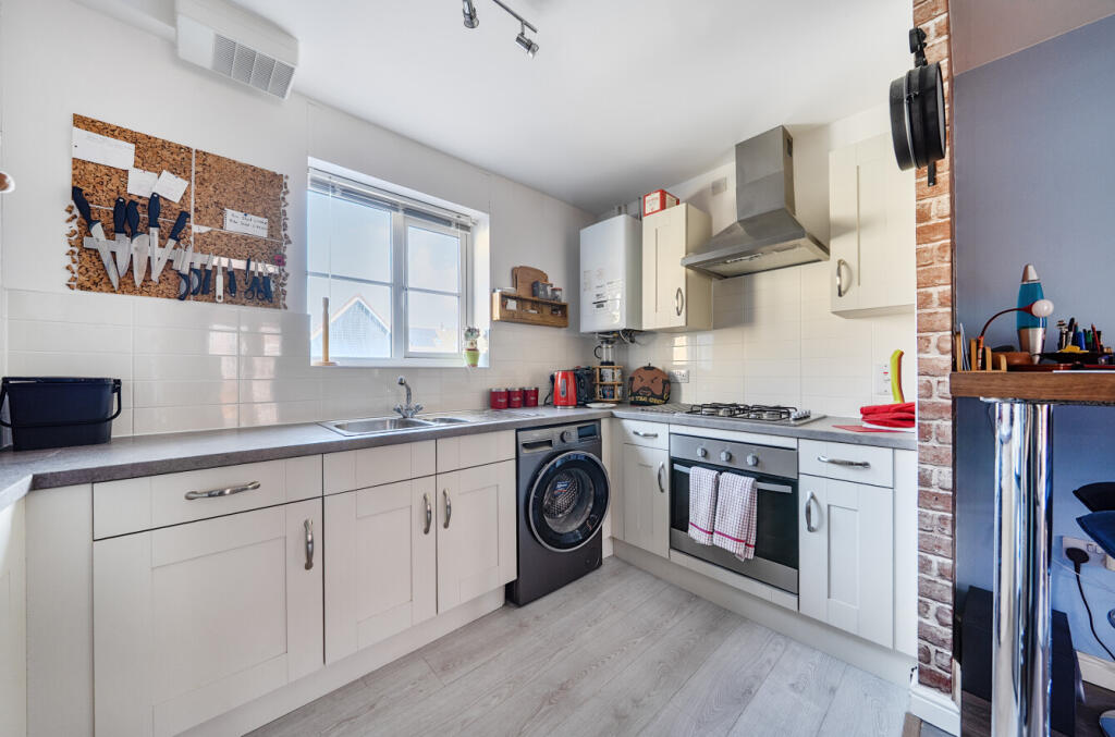Apartment in Swindon, St. Andrews - View 4