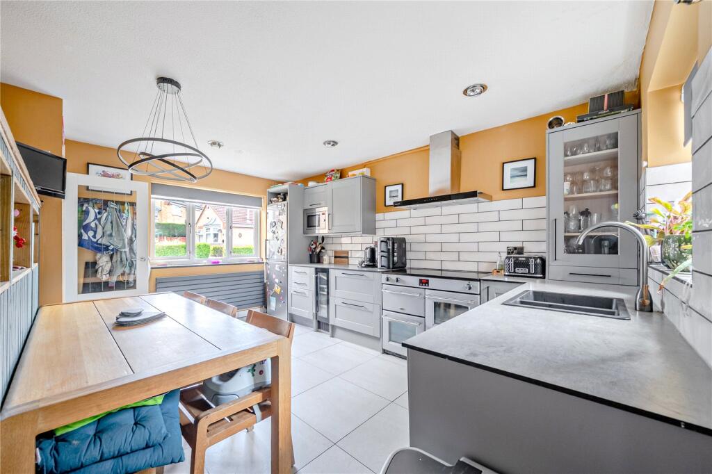 House in Leeds, Howlett Cross - View 3