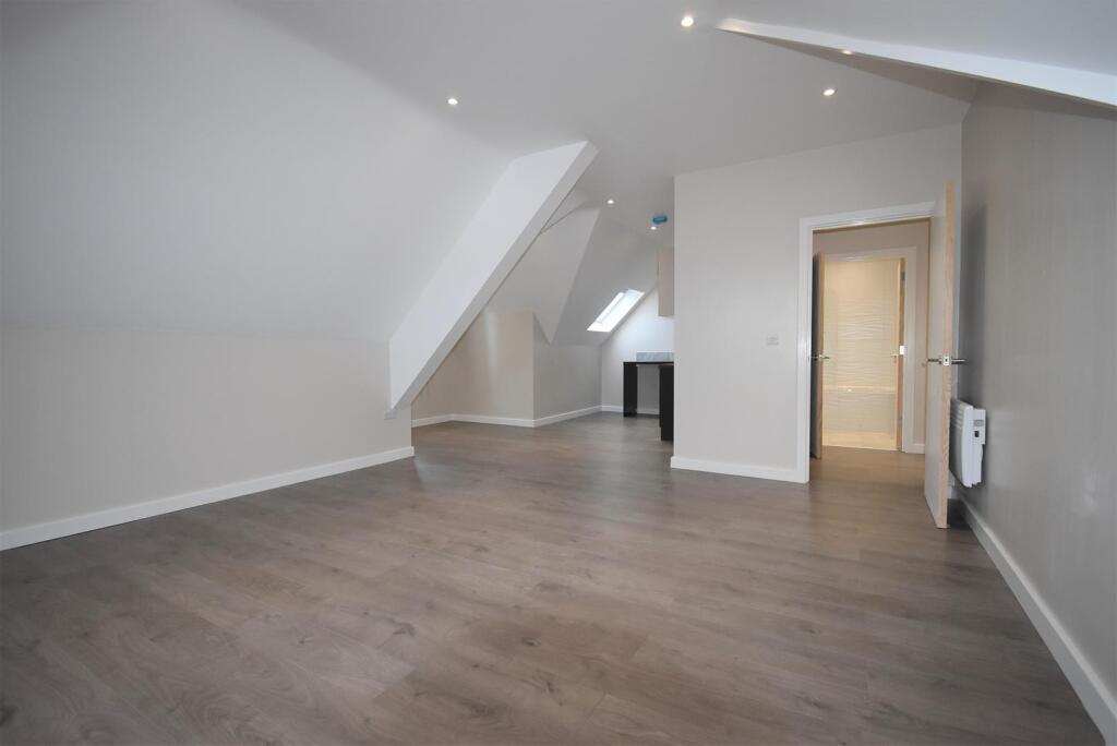 Apartment in Leicester - View 4