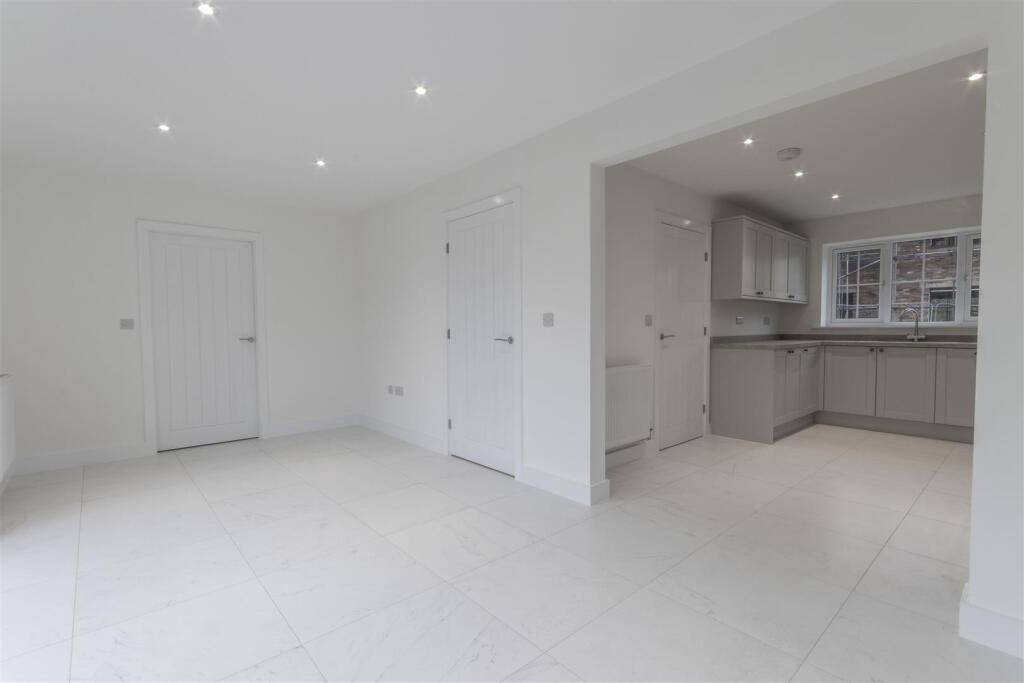 Hawthorne Meadows, Chesterfield Rd, Barlborough photo 5