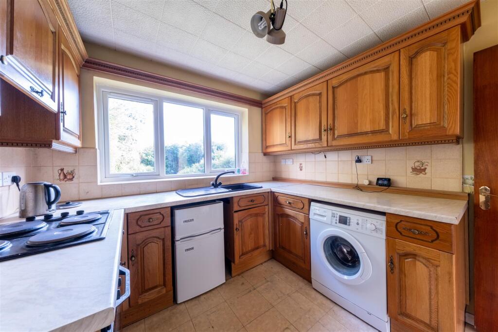 Orchard Drive, Little Leigh, Northwich photo 3
