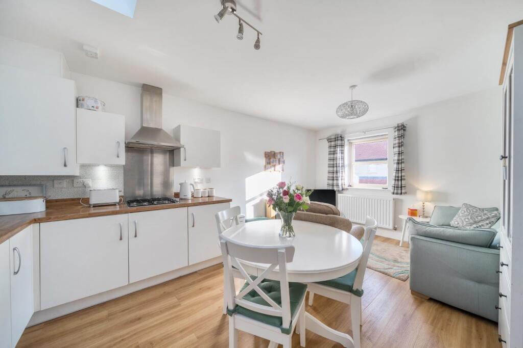 Apartment in Leeds, Clifford - View 4