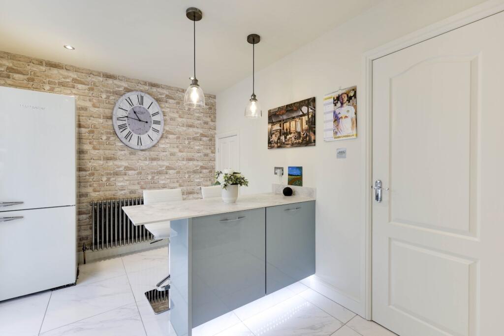House in Leeds, Rawdon - More