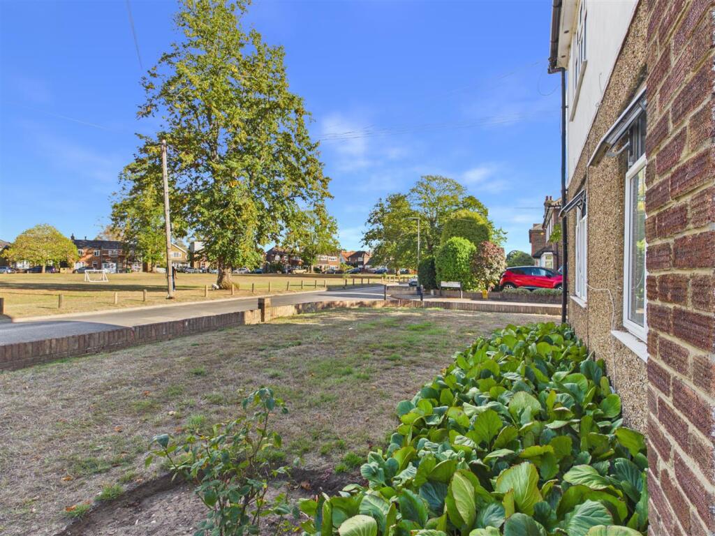 Apartment in Kingston upon Thames - View 2