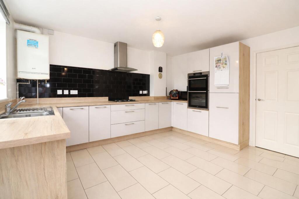 House in Rushden, North Northamptonshire - View 4