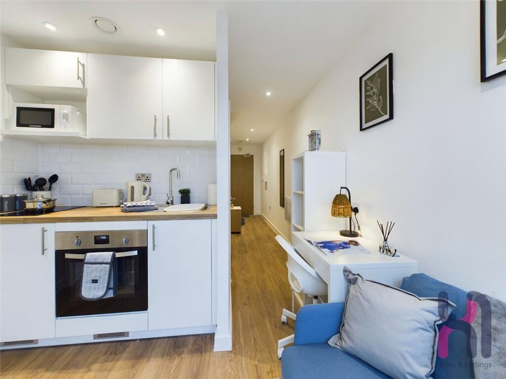 Apartment in Salford, Greater Manchester - View 2
