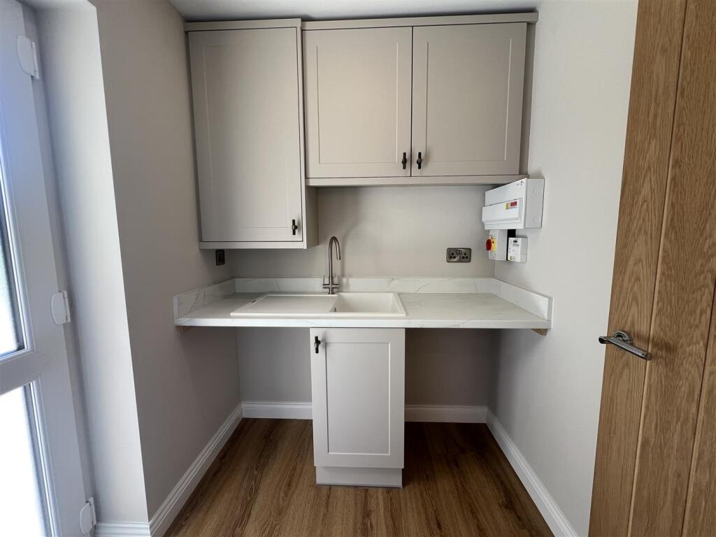 House in Hull - View 5