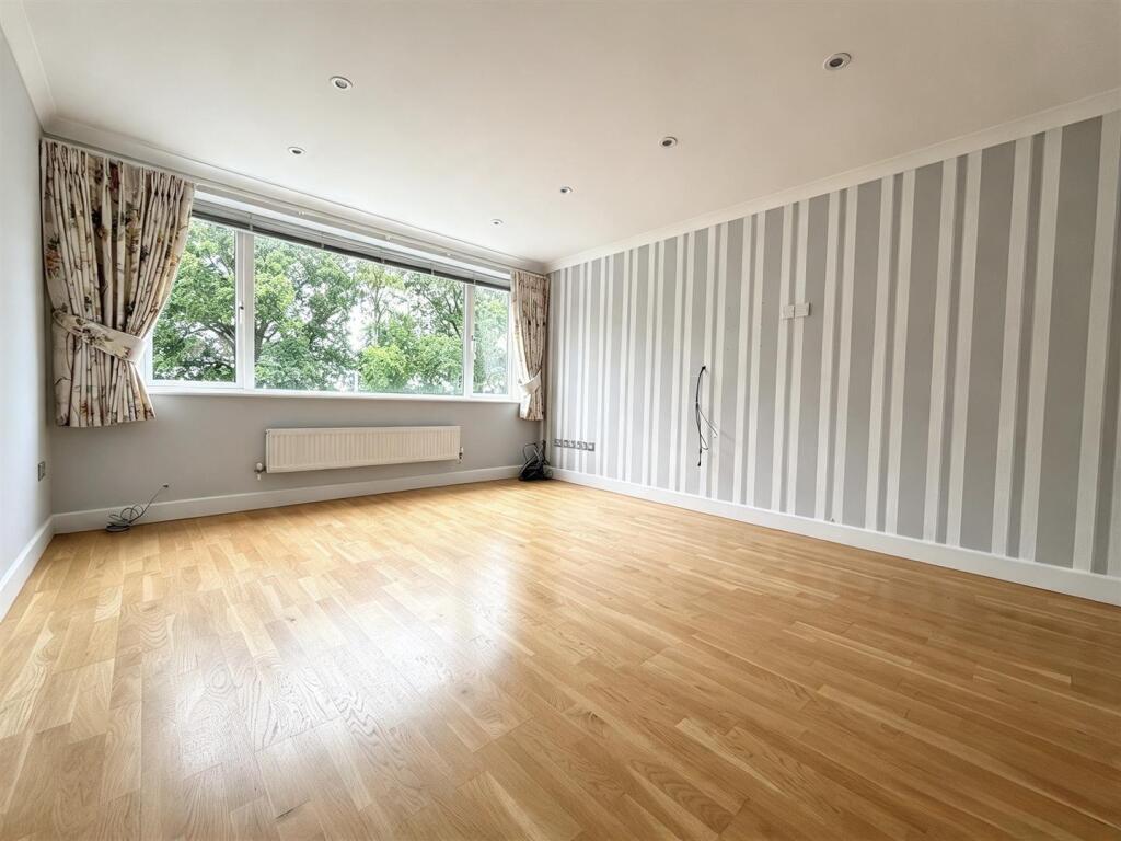 House in Exeter - View 3