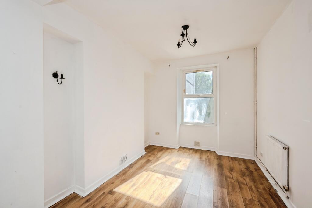 House in Llanelli - View 4