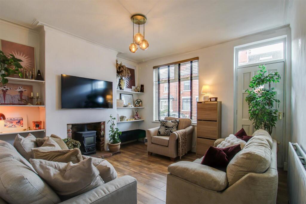 House in Leeds, Howlett Cross - View 2