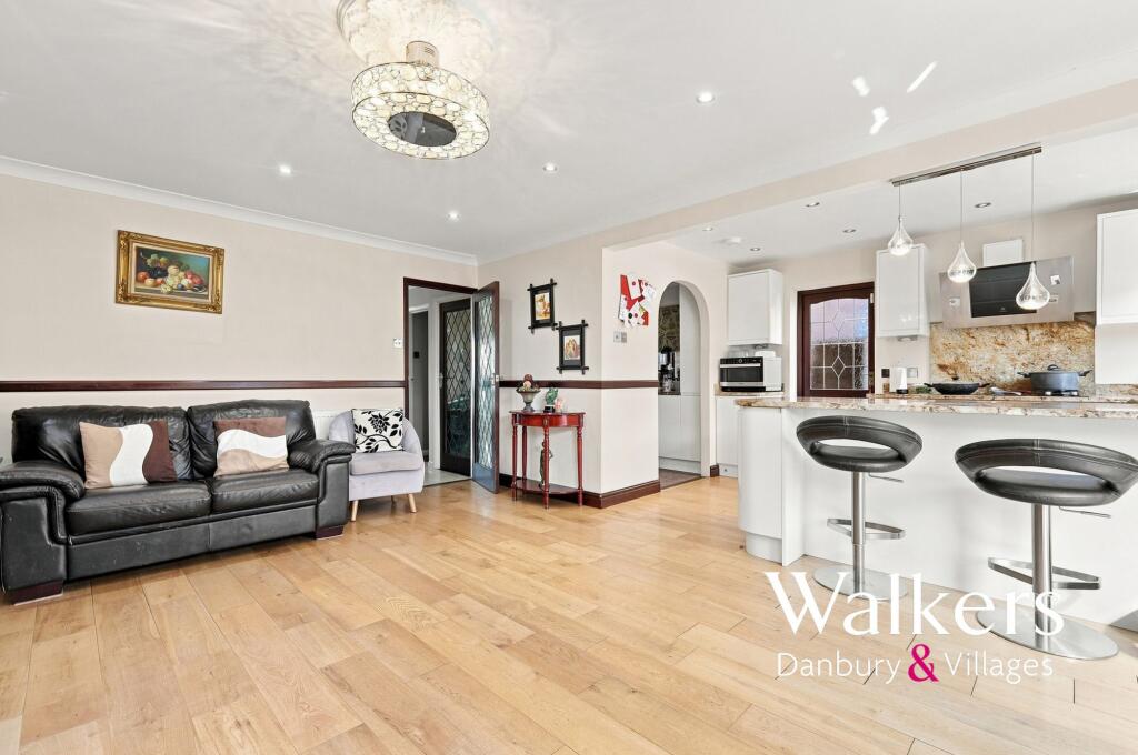 House in Chelmsford, Galleyend, Galleywood - More