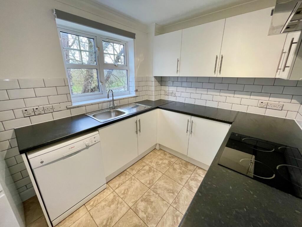 Lords Place, Knights Field, Luton, Bedfordshire, LU2 7LD photo 4