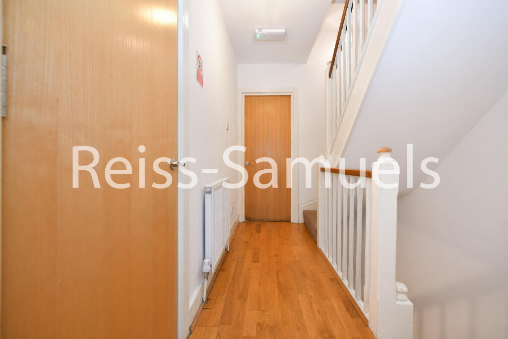 6 bedroom town house for rent