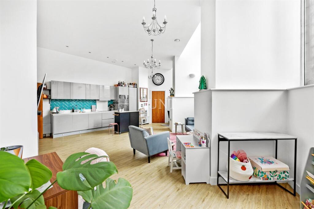 Apartment in Ilford - View 5