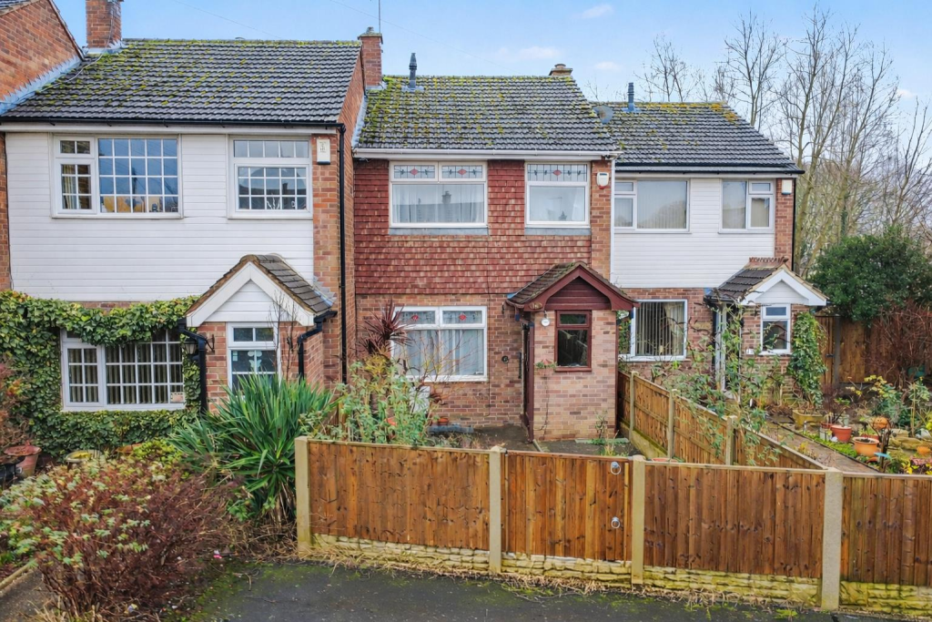 2-bed terraced on Gallows Inn Close, Ilkeston, £160,000