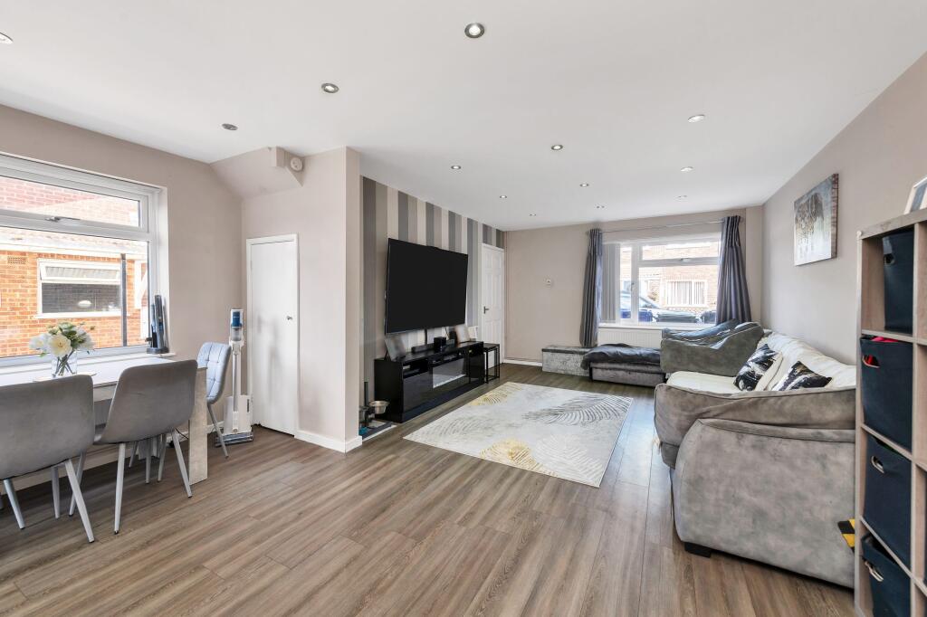 Carnation Way, Red Lodge, IP28 photo 2
