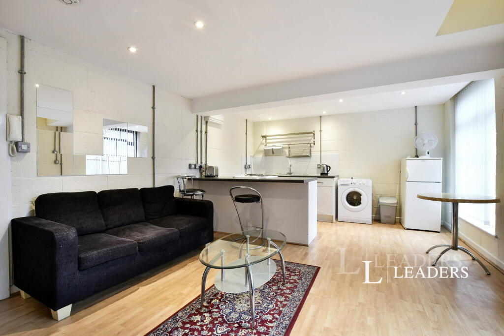 Apartment in Manchester, Whalley Range - View 2