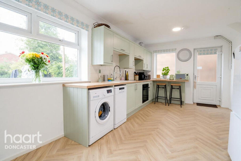 House in Doncaster, New Edlington, Old Edlington - View 3