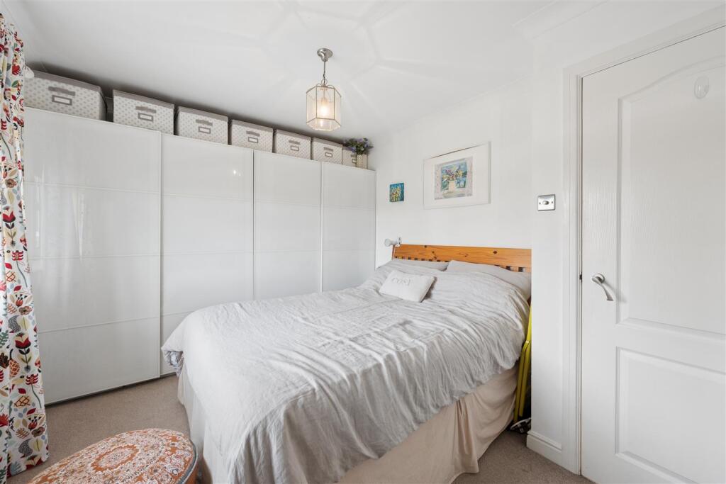 House in Lymm, Oughtrington, Broomedge - More
