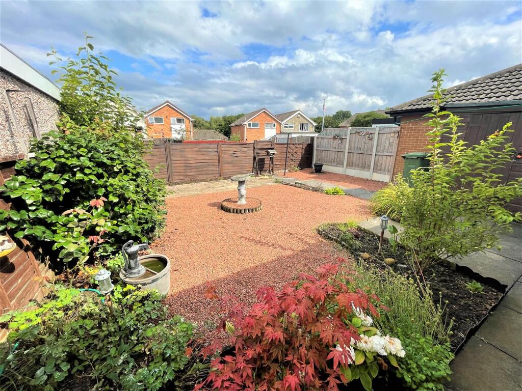 Staveley Grove, Stockton-On-Tees photo 2