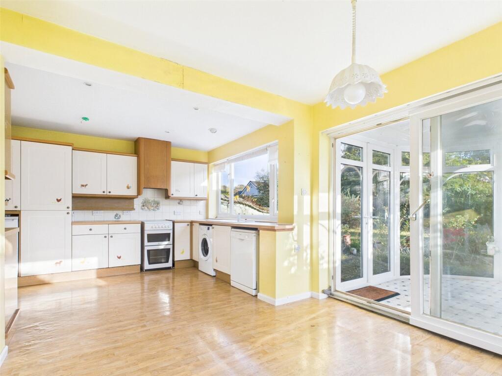 Talbot Drive, Highcliffe, Dorset, BH23 photo 2
