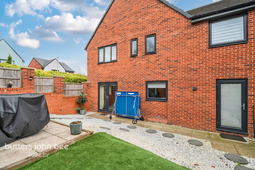 House in Stoke-on-Trent - View 4