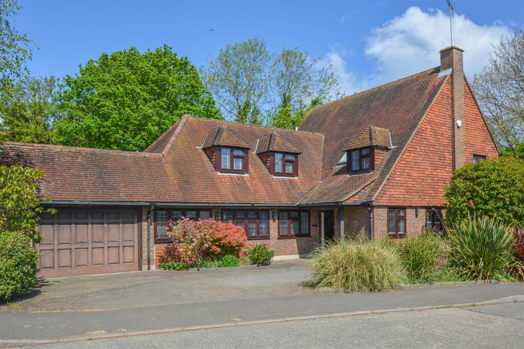 Main image of property: **SIGNATURE HOME** Thorndon Approach, Herongate, Brentwood