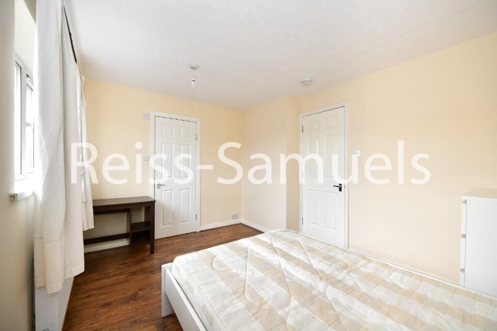 5 bedroom terraced house for rent