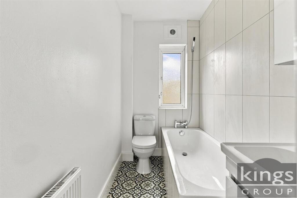 Apartment in London, Enfield Highway, Ponders End - View 4