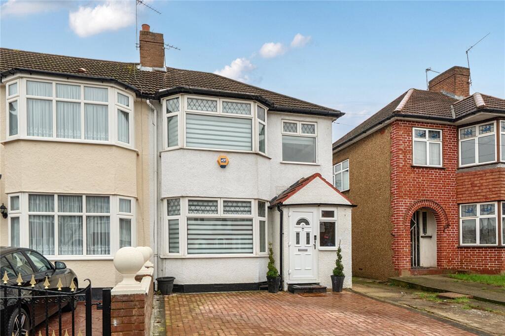 Main image of property: New Park Avenue, Palmers Green, London, N13