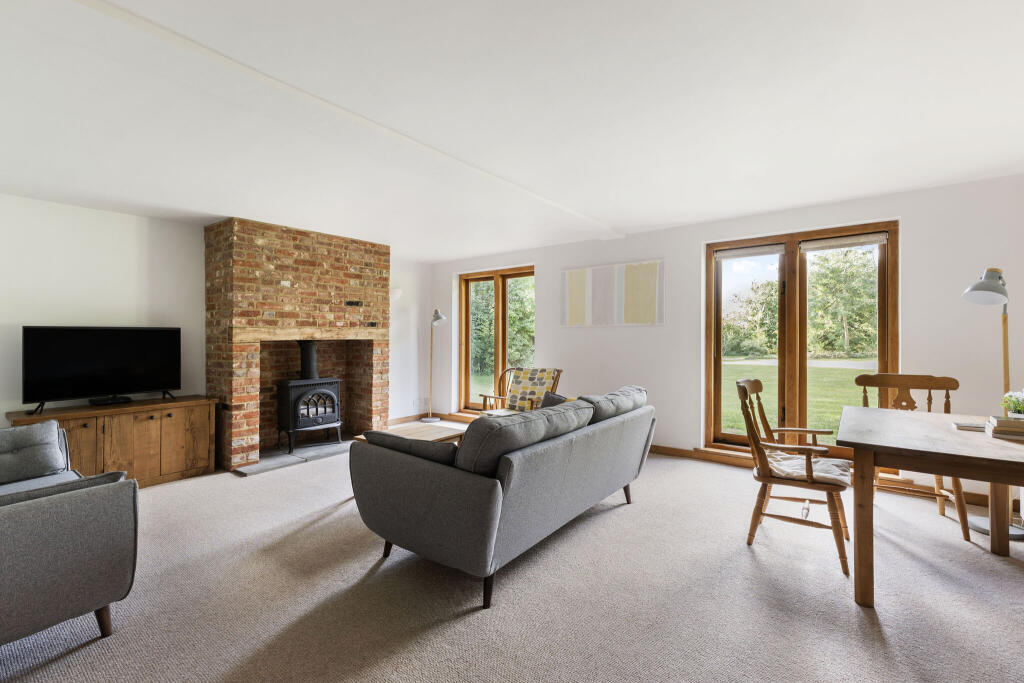 House in Basingstoke and Deane, Overton - View 3