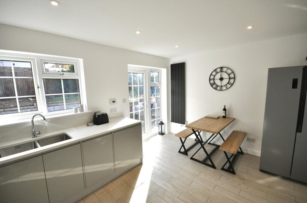 House in London, Bromley Park, Plaistow - View 2