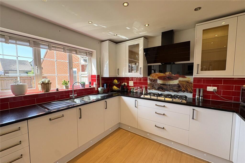 House in Rushmoor, North Town - View 3