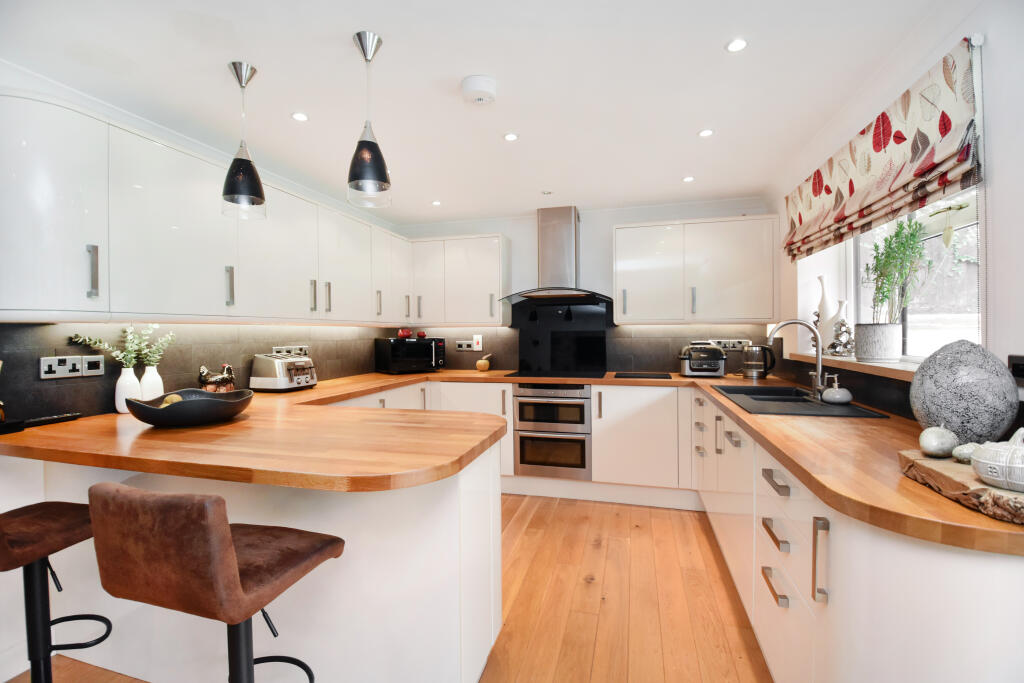 House in Exeter - View 3