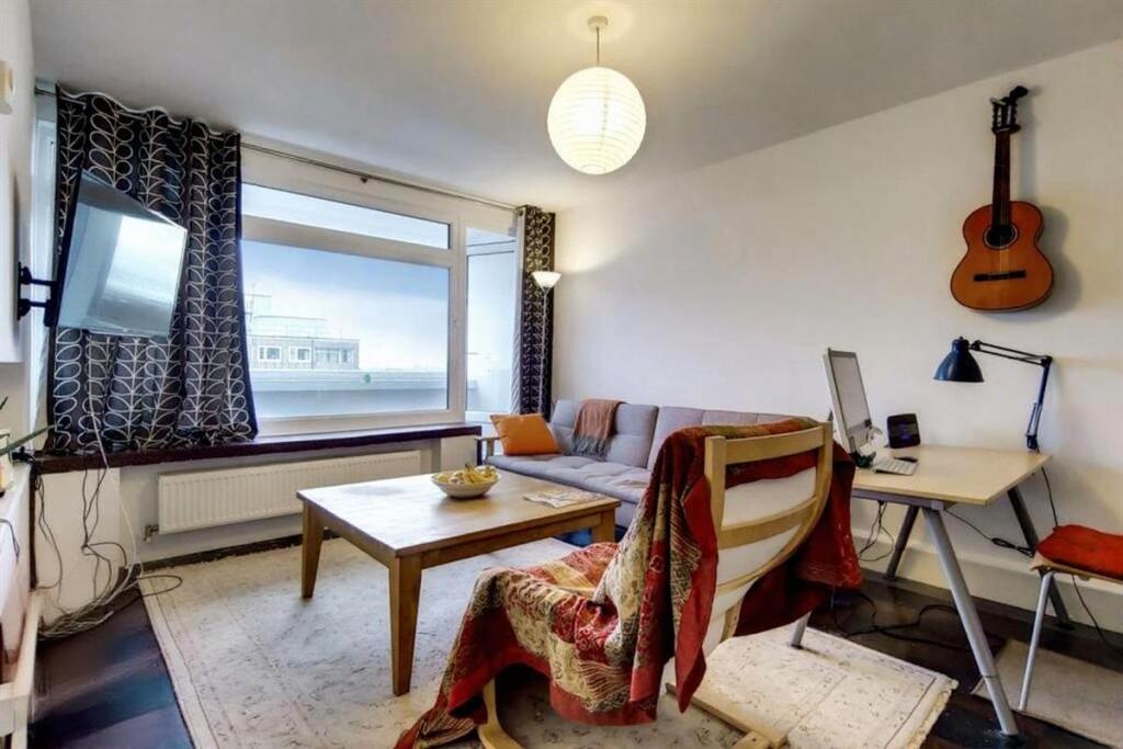 Main image of property: Tunworth Crescent, SW15