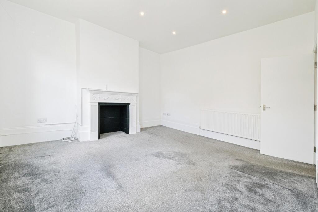Apartment in London, South Woodford - View 4