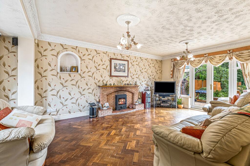 House in Nuneaton and Bedworth, St Nicolas Park - More