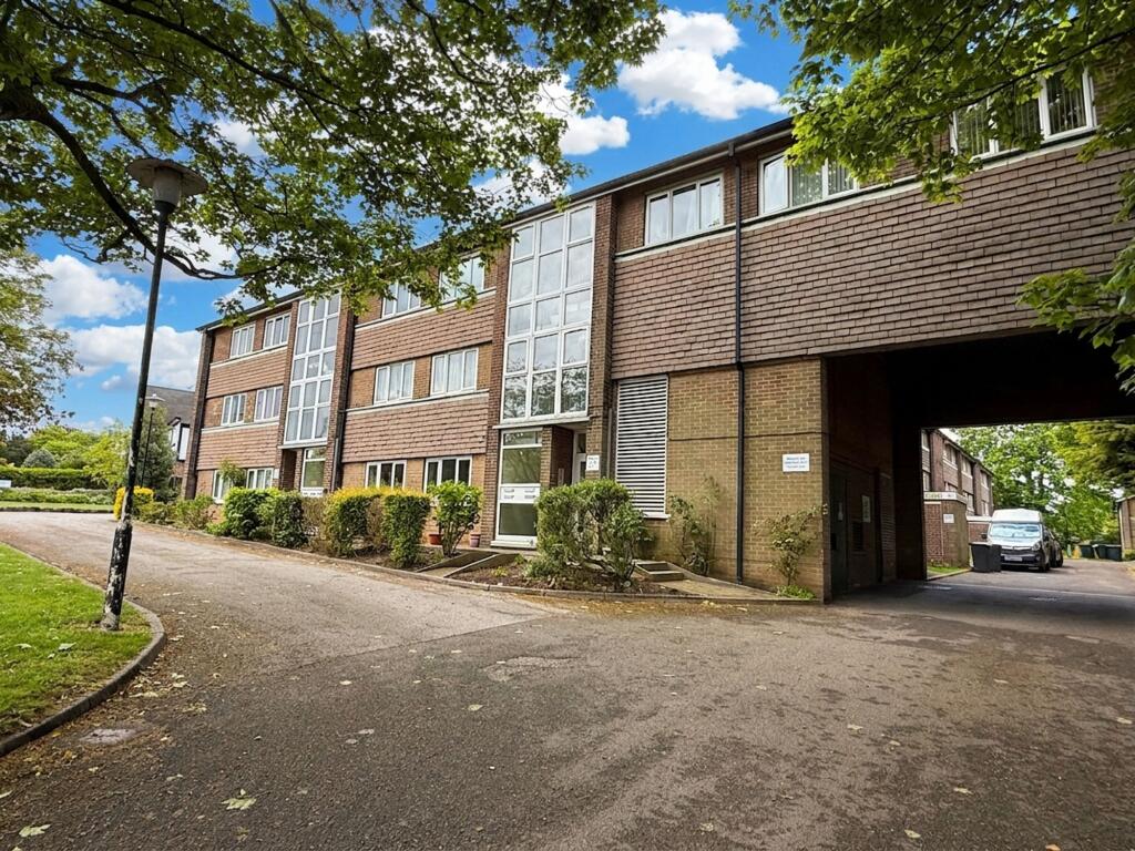 2-bed flat on Broom Court, Broom Road, S60, £100,000
