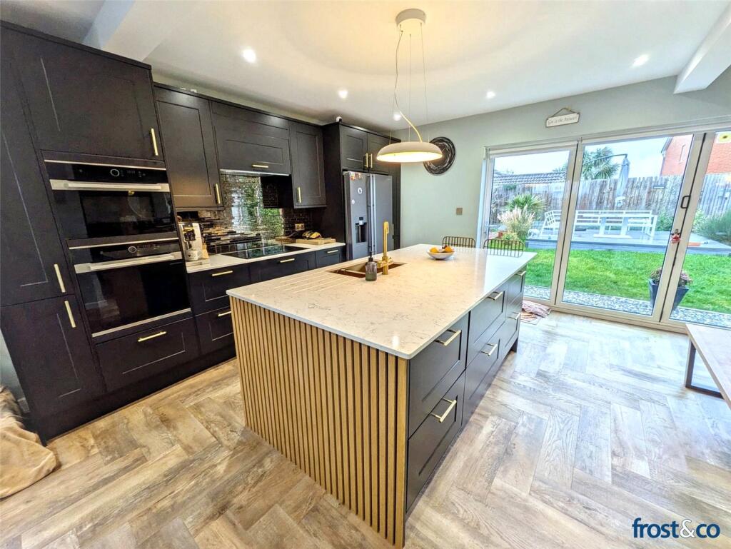 Annet Close, Poole, Dorset, BH15 - View 4