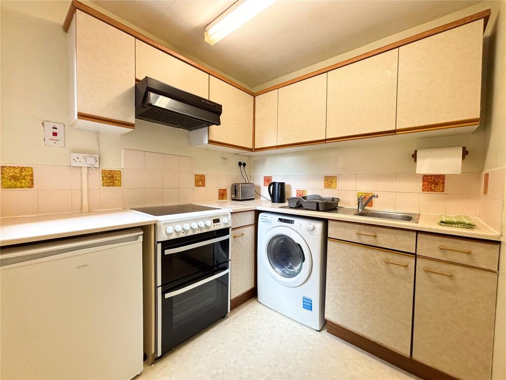 Fountain Court, Westbury photo 3