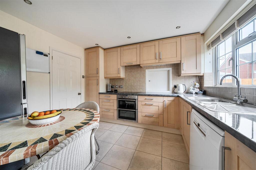 House in Milton Keynes, Bedford - View 3