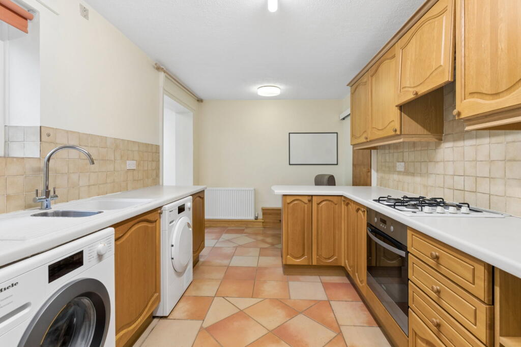 House in North Hertfordshire, Hertfordshire - View 3