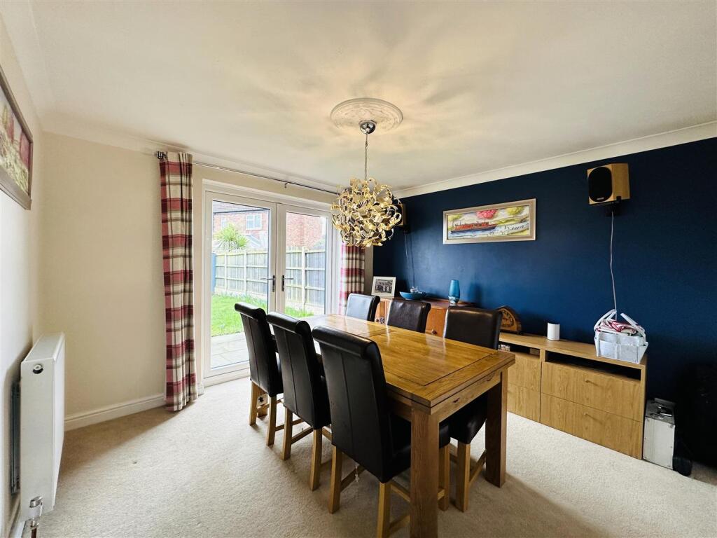 Pine Tree Close, Thorpe Willoughby, Selby photo 3