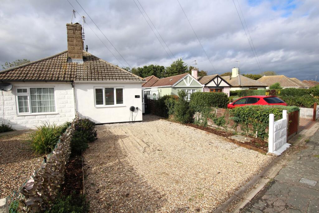 2-bed bungalow on Inglenook, Clacton-on-Sea, £225,000
